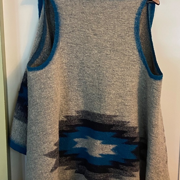 Alice V sleeveless swing wrap - Picture 2 of 4